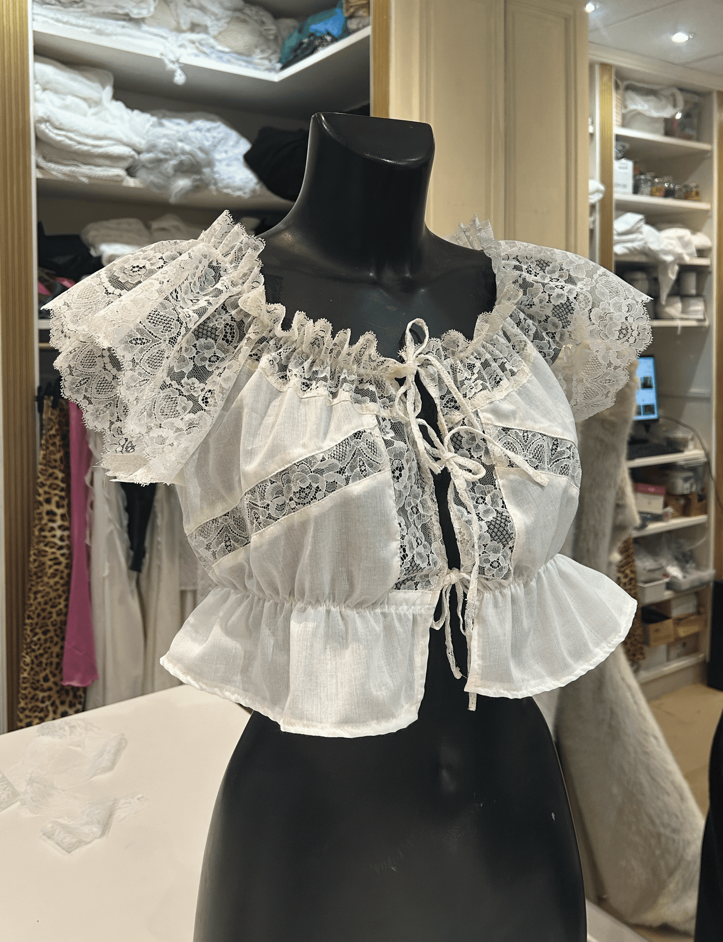 Antique flowers lace short sleeves cotton blouse with ruffles