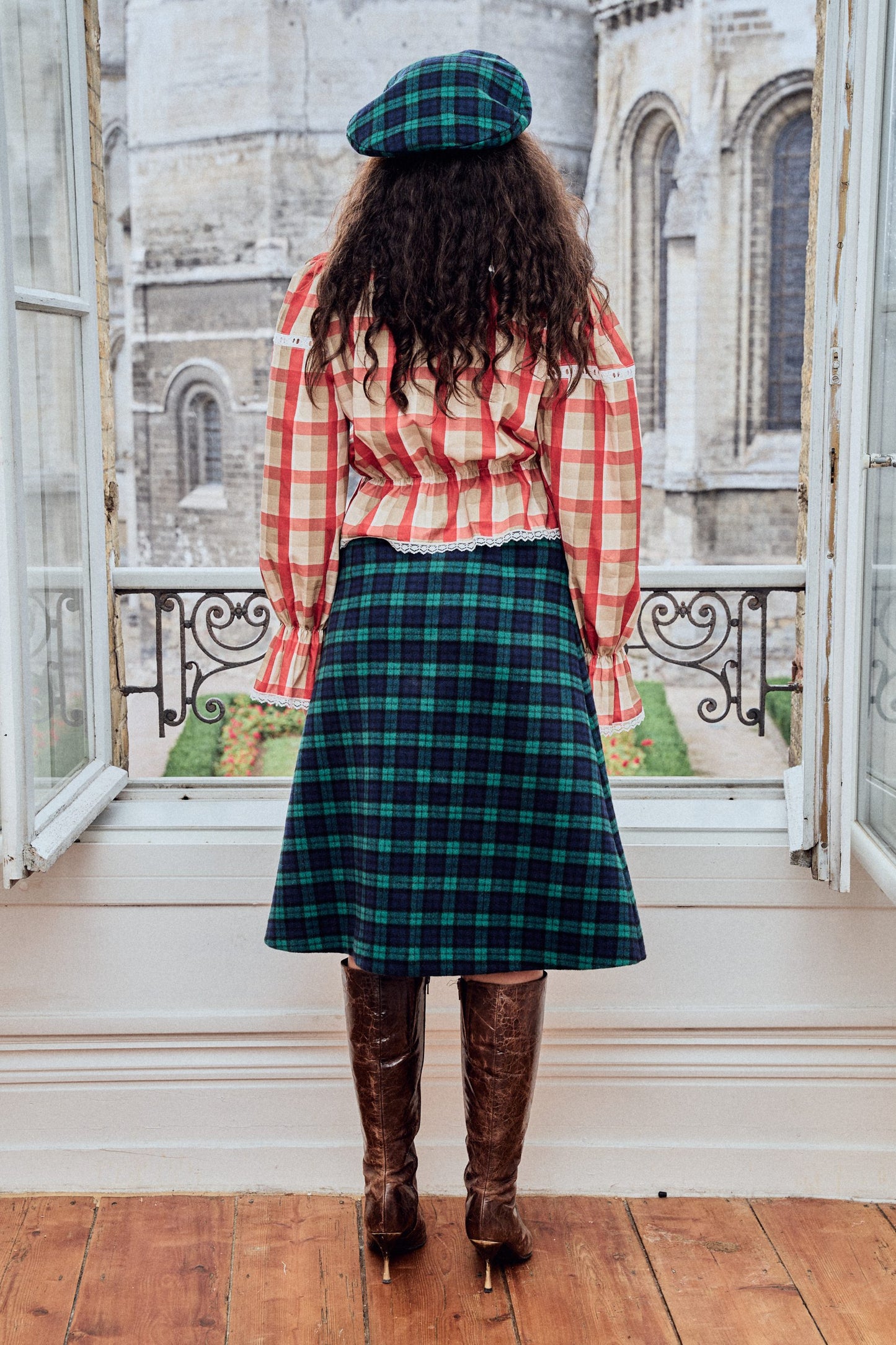 LA GARNOULE – Checked red and light brown cotton blouse with English embroideries