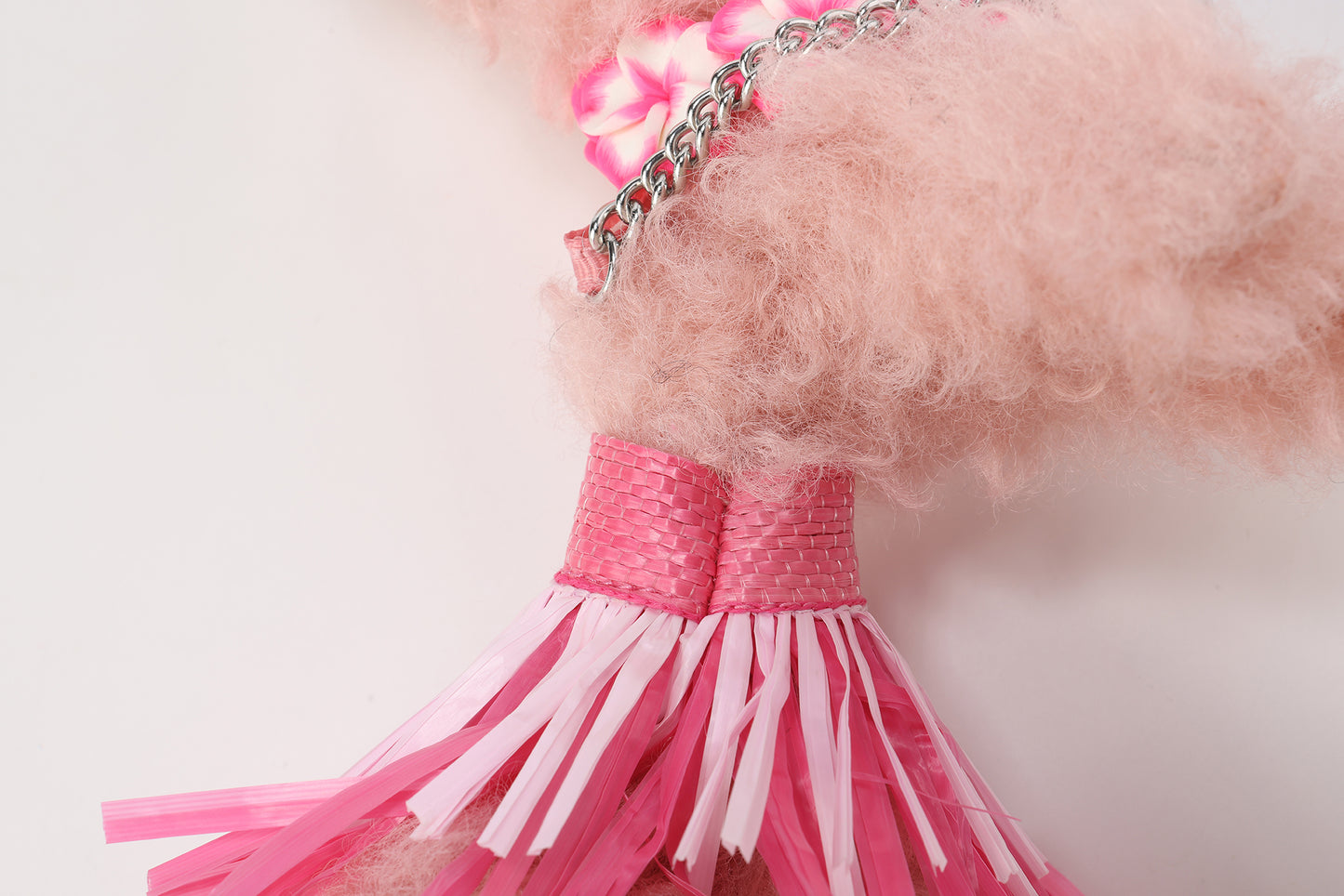 Chiot scribble rose SFSG en jupe hawaïenne