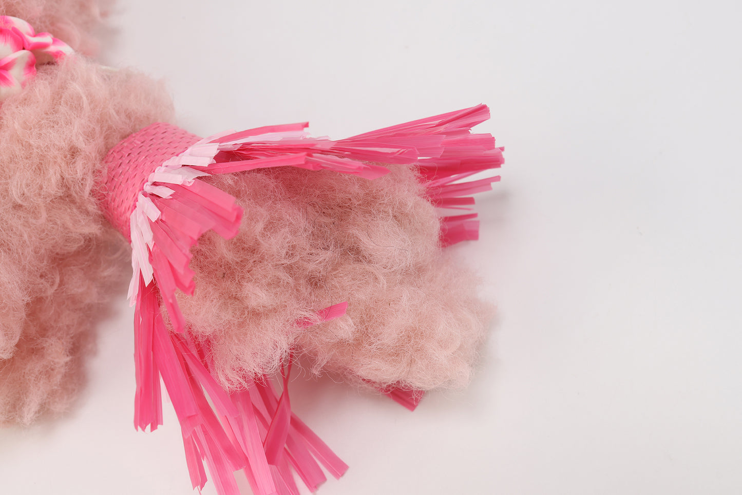 Chiot scribble rose SFSG en jupe hawaïenne