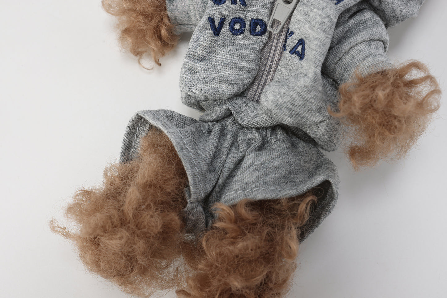 Chiot scribble marron SFSG en vêtements de yoga gris