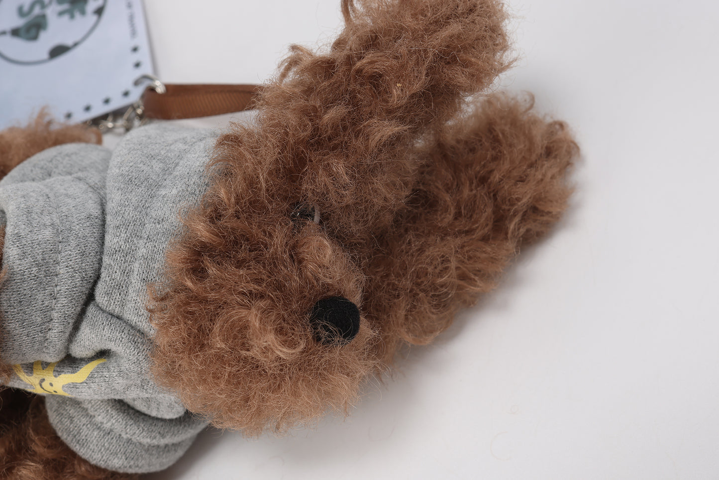 Sweat à capuche gris SFSG avec un chiot griffonné marron