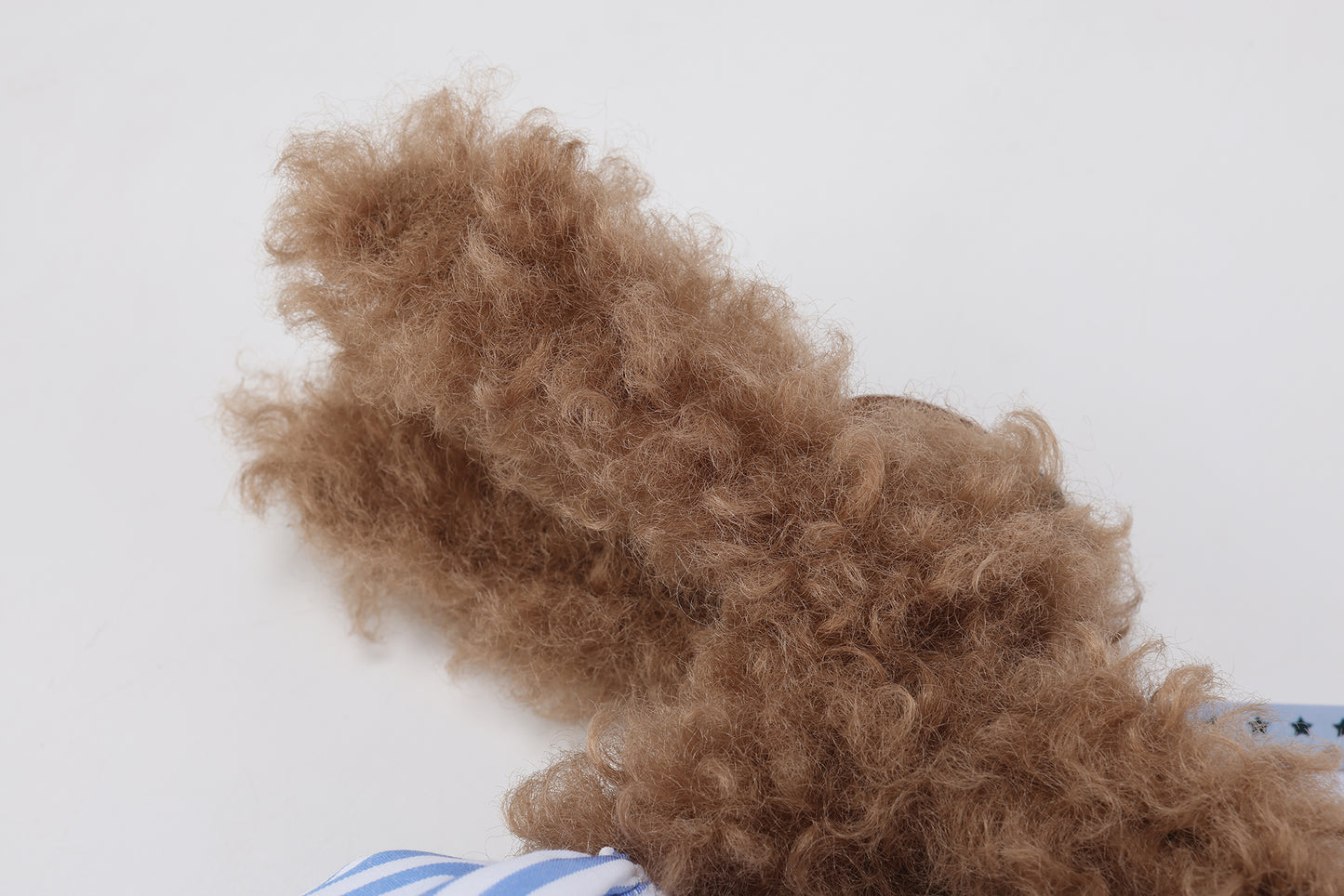 Chiot SFSG Brown Scribbled en jupe rayée bleue