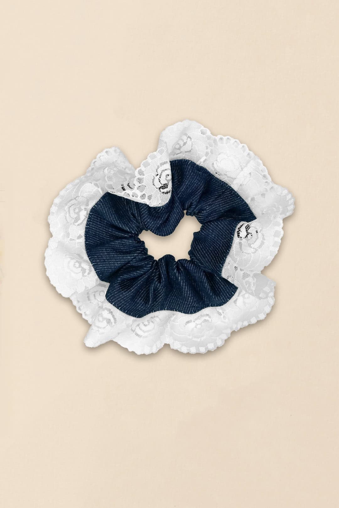 Le chouchou en denim et dentelle de Calais fleurie