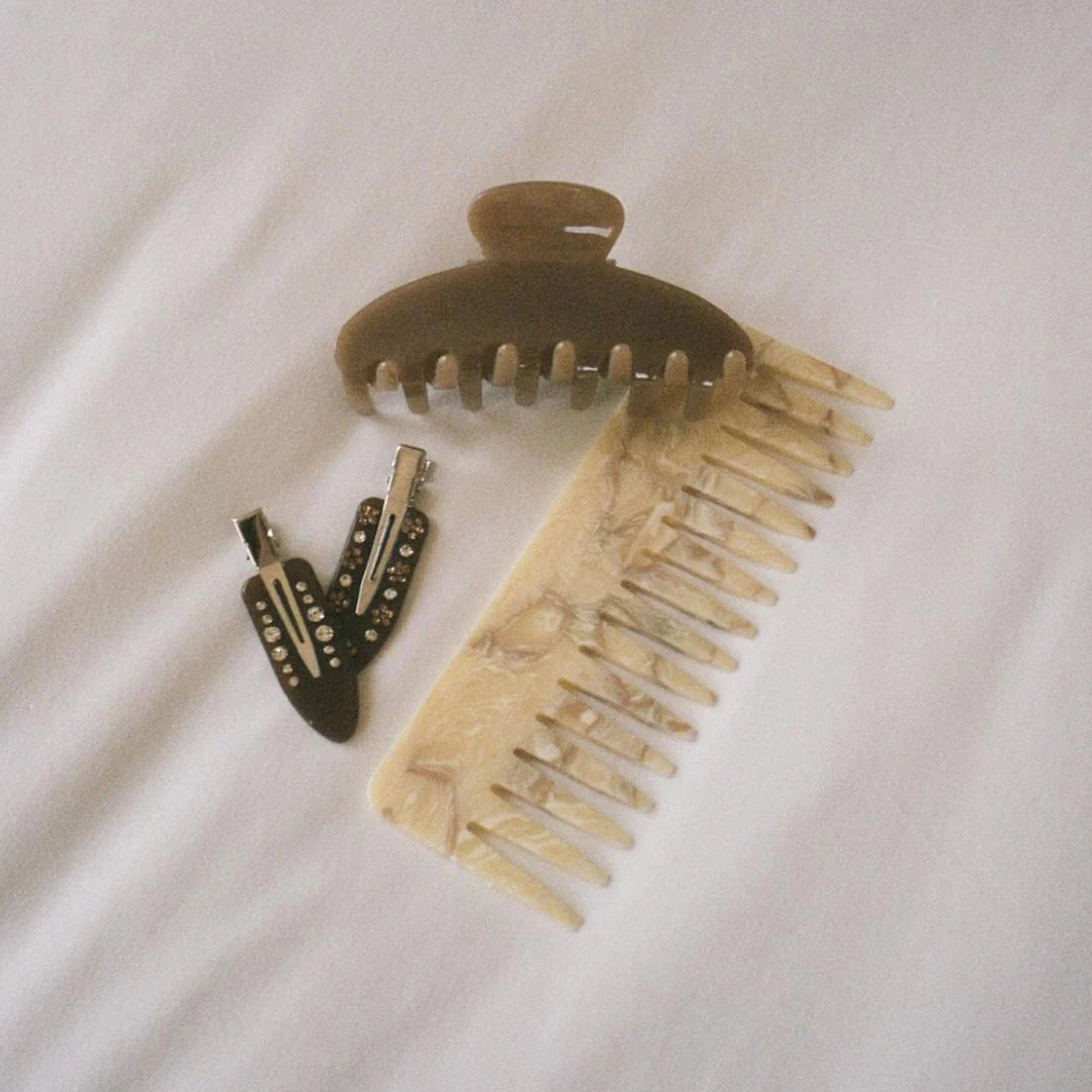 Detangling Comb in Chantilly