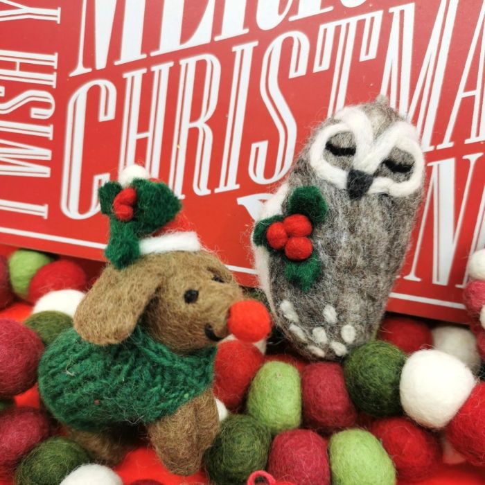Décoration suspendue en feutre fait main Carol le hibou de Noël