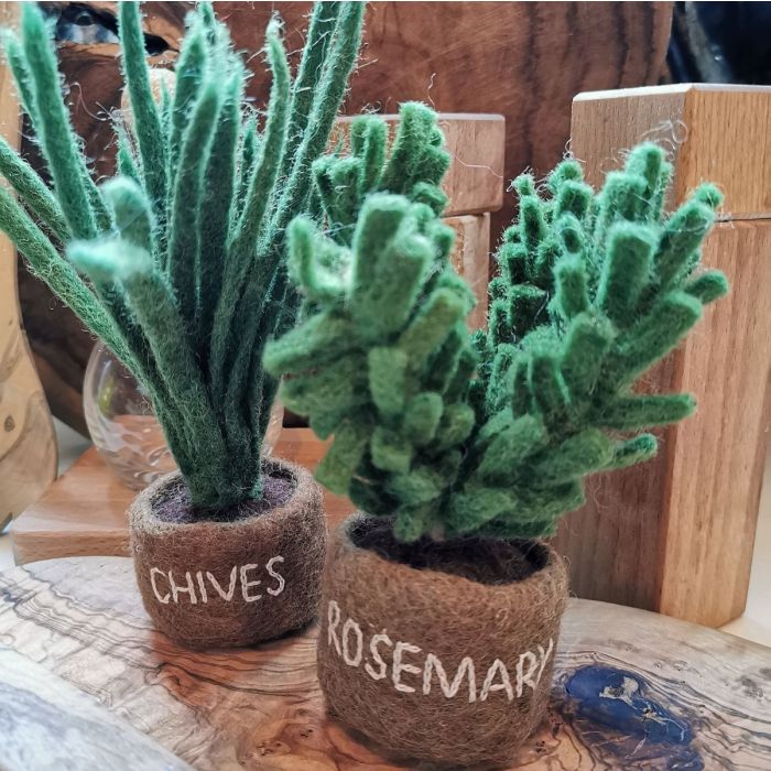 Décoration debout en pot de plantes aromatiques en feutre fait à la main