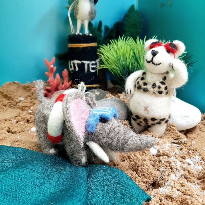 Décoration de Noël à suspendre en feutre fait à la main en forme d'ours polaire Diva