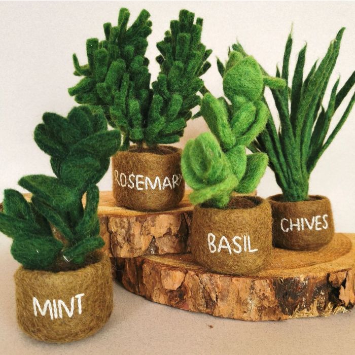 Décoration debout en pot de plantes aromatiques en feutre fait à la main