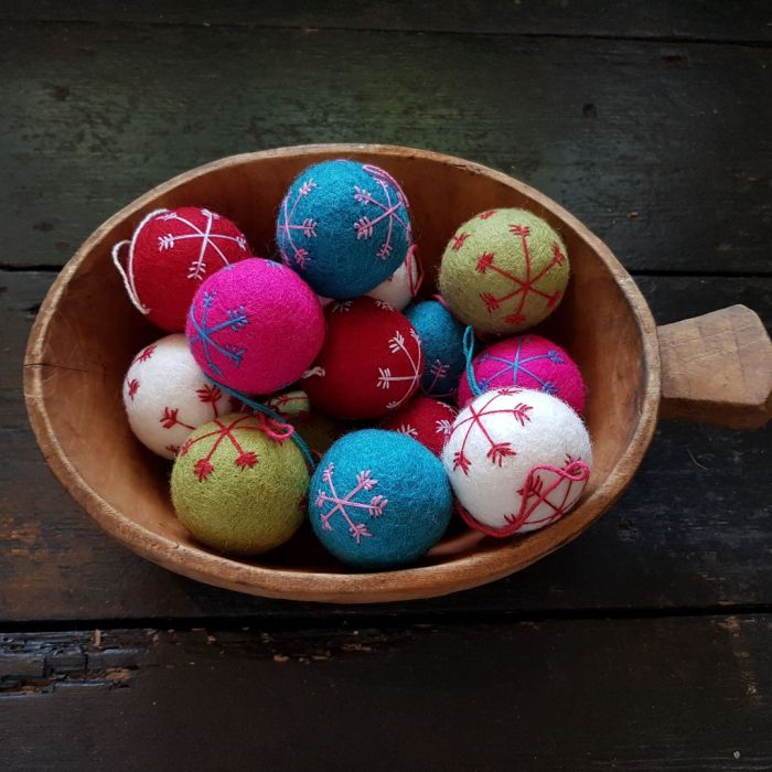 Boules de Noël rondes en feutre faites à la main (lot de 5) Décorations à suspendre pour Noël