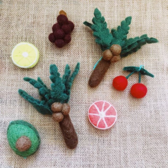 Décorations à suspendre en feutre aiguilleté fait à la main en forme de fruits fabuleux (lot de 4)