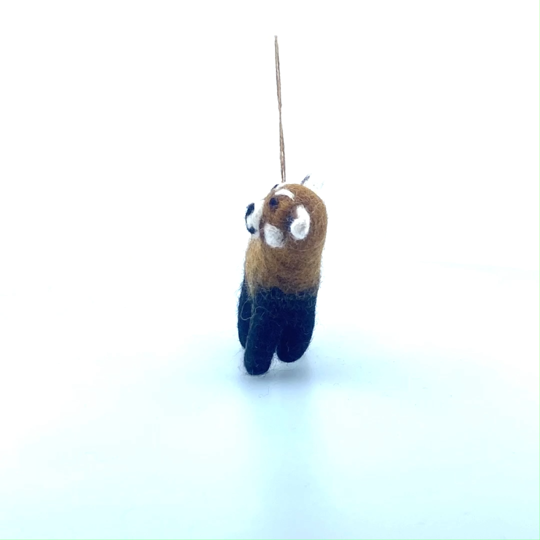 Décoration de safari panda roux à suspendre en feutre biodégradable faite à la main