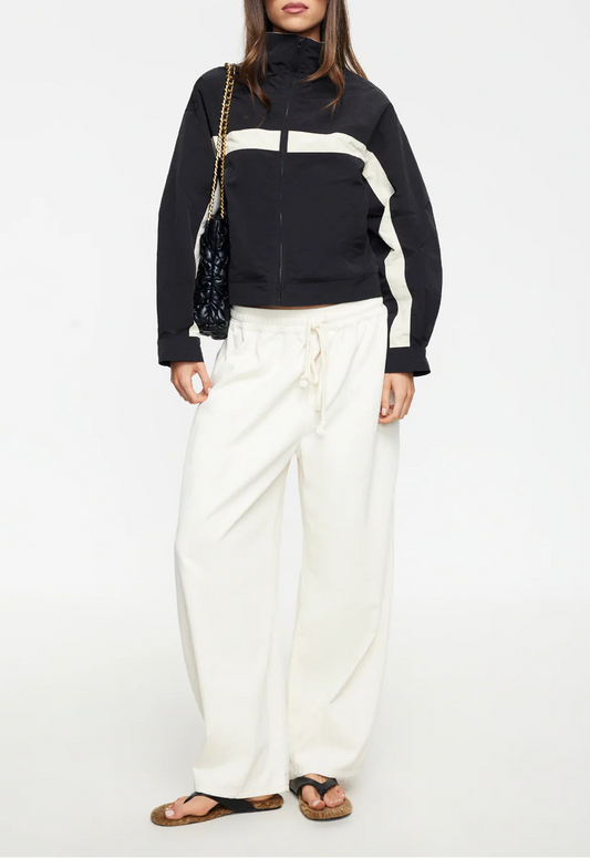 ESSENTIAL WINDBREAKER