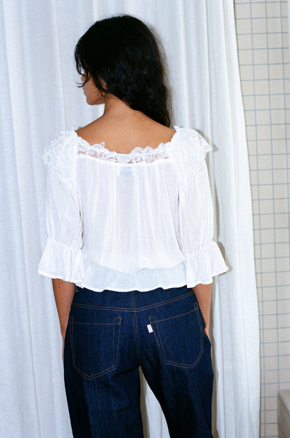 Antique flowers lace mid-sleeves cotton blouse with frills