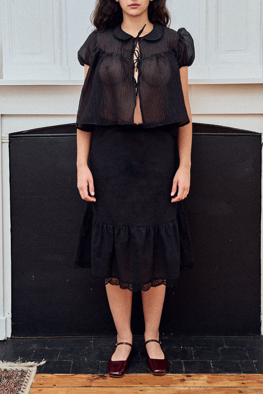 LA GARNOULE – Gloria embossed textured black silk airy blouse）