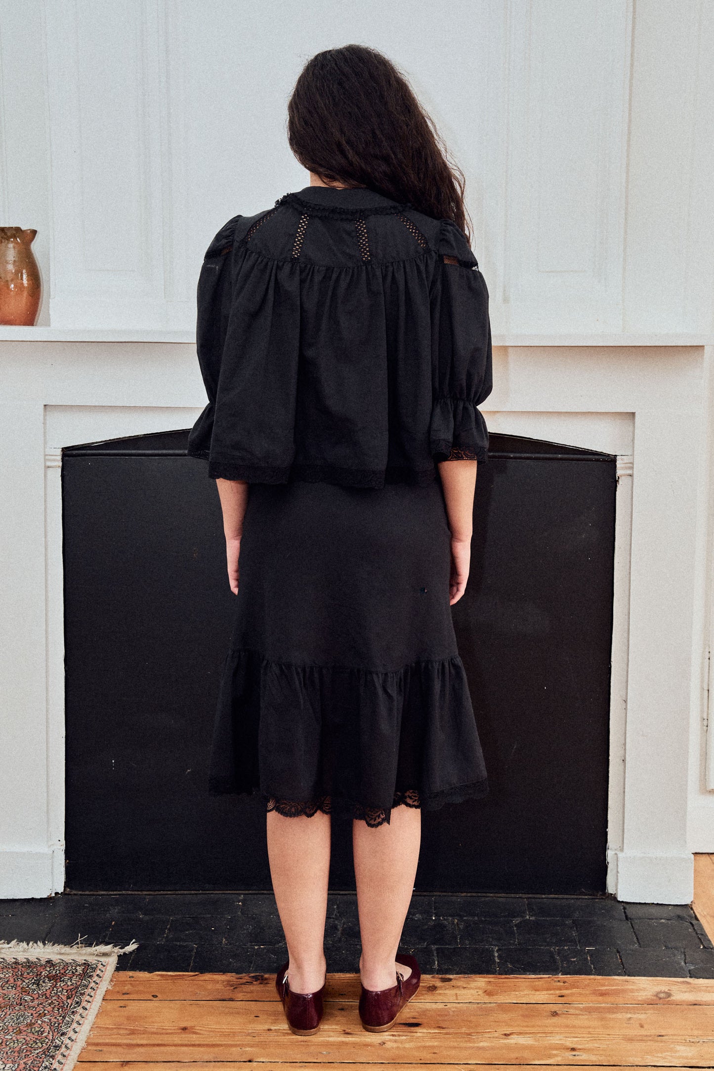 LA GARNOULE – Dalila black cotton airy blouse with vintage laces