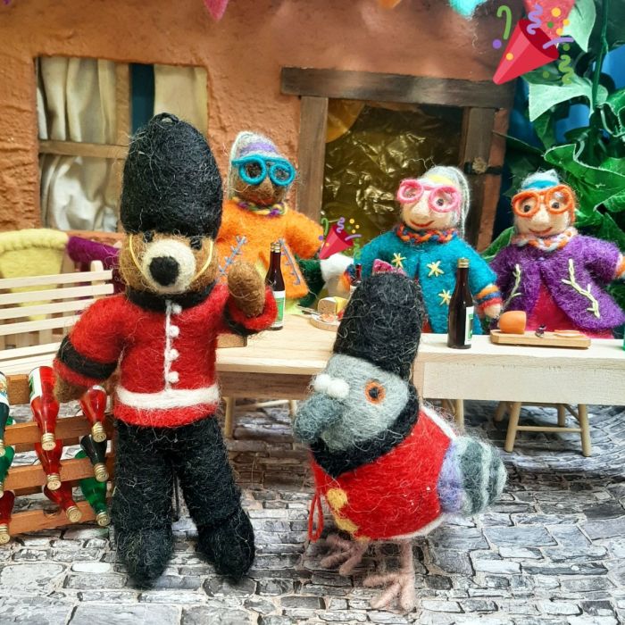 Handmade Felt Beefeater Pigeon London Souvenier Decoration
