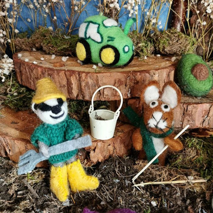 Décoration de forêt à suspendre en feutre fait à la main Clover le lièvre