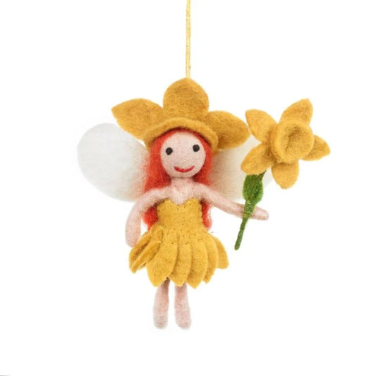 Décoration de printemps suspendue en feutre fait main avec une fée jonquille