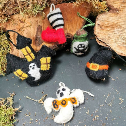 Décoration d'Halloween suspendue en feutre fait à la main